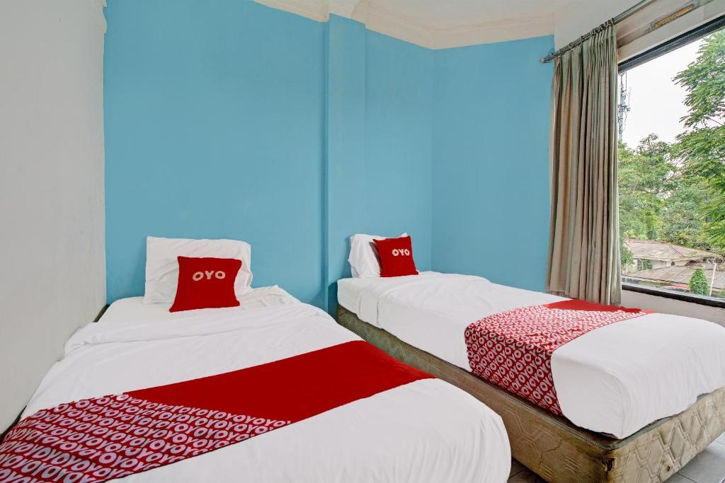Postel nebo postele na pokoji v ubytování Super OYO Capital O 91810 Hotel Balebat 2