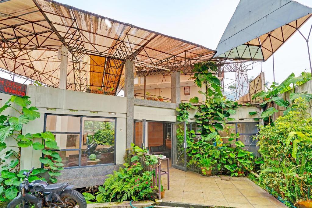 Zahrada ubytování Super OYO Capital O 91810 Hotel Balebat 2