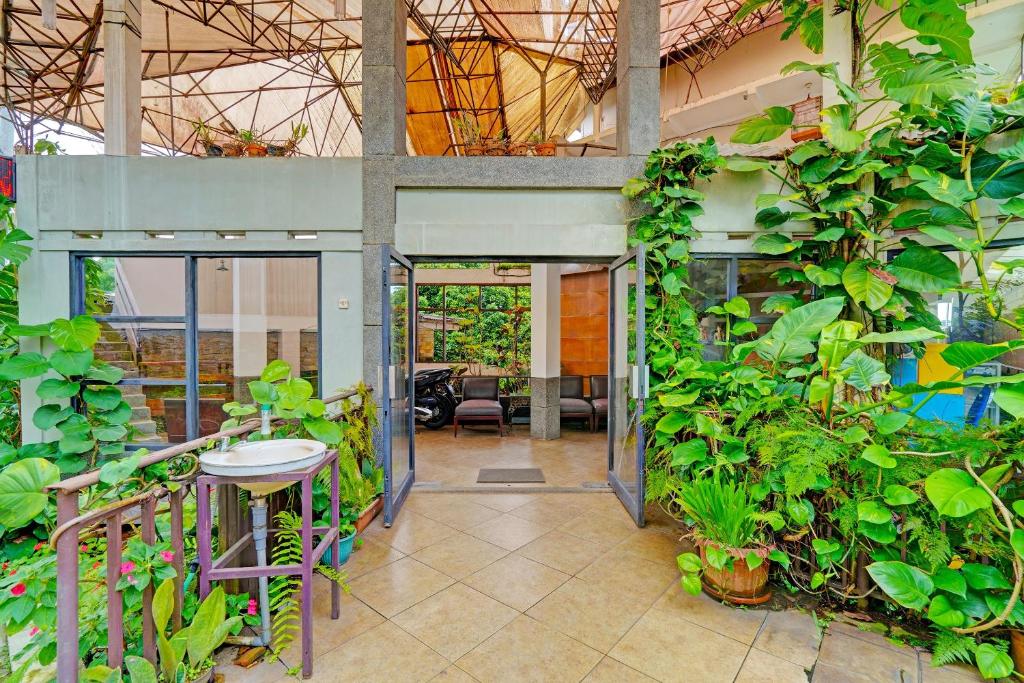 Zahrada ubytování Super OYO Capital O 91810 Hotel Balebat 2