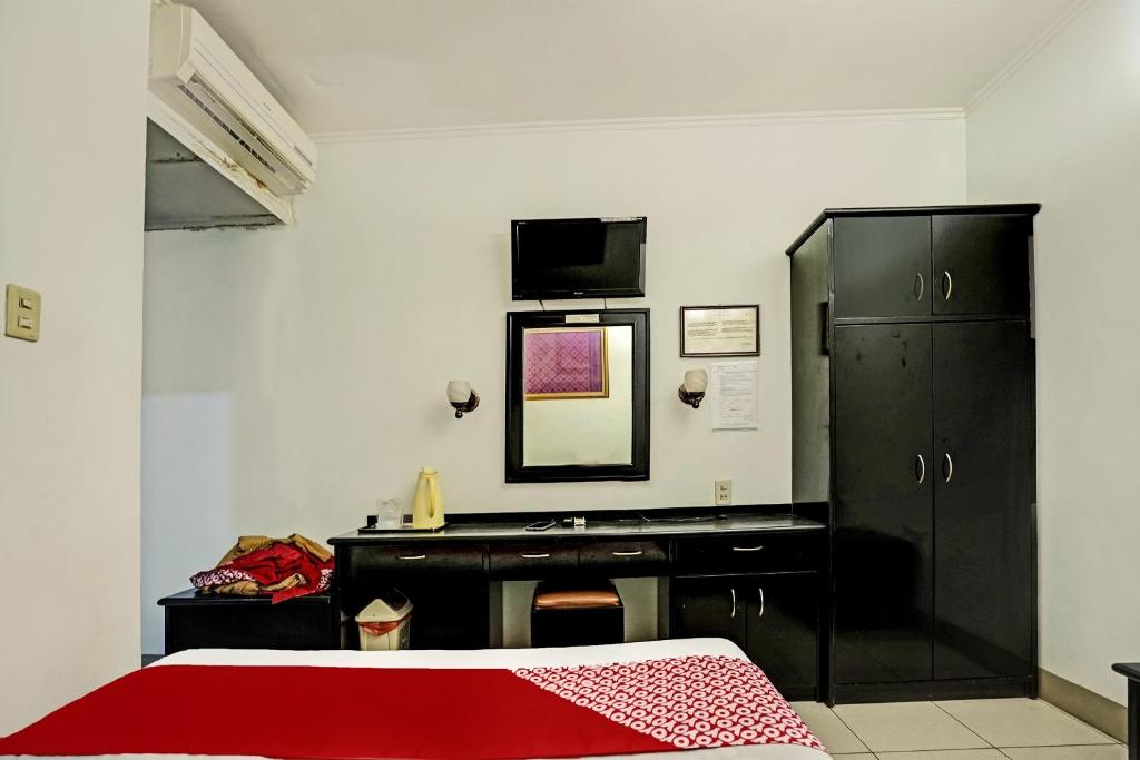 Postel nebo postele na pokoji v ubytování SUPER OYO 91805 Hotel Wisma Bari