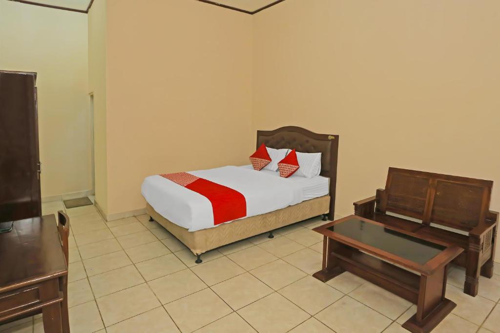 Postel nebo postele na pokoji v ubytování Super OYO 3978 Hotel Danau Indah