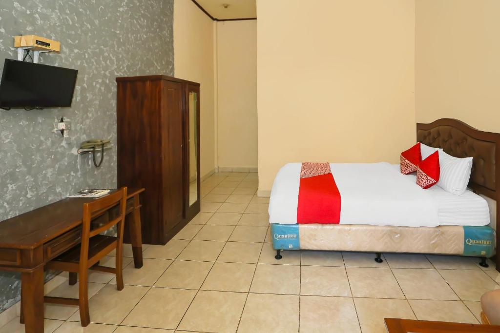 Postel nebo postele na pokoji v ubytování Super OYO 3978 Hotel Danau Indah