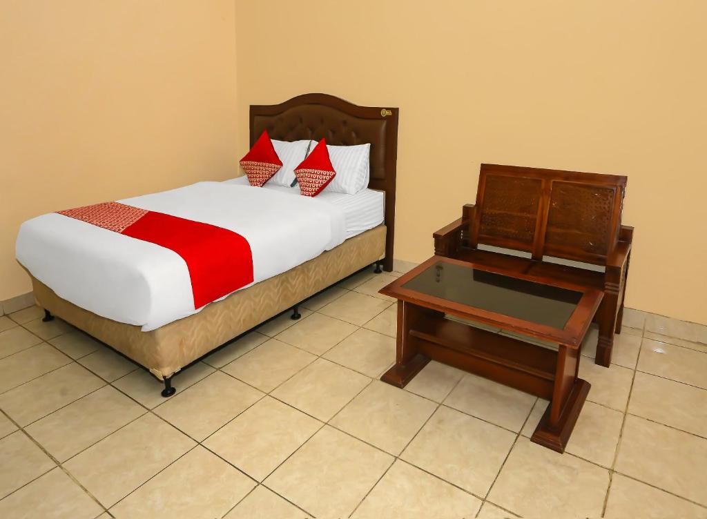 Postel nebo postele na pokoji v ubytování Super OYO 3978 Hotel Danau Indah