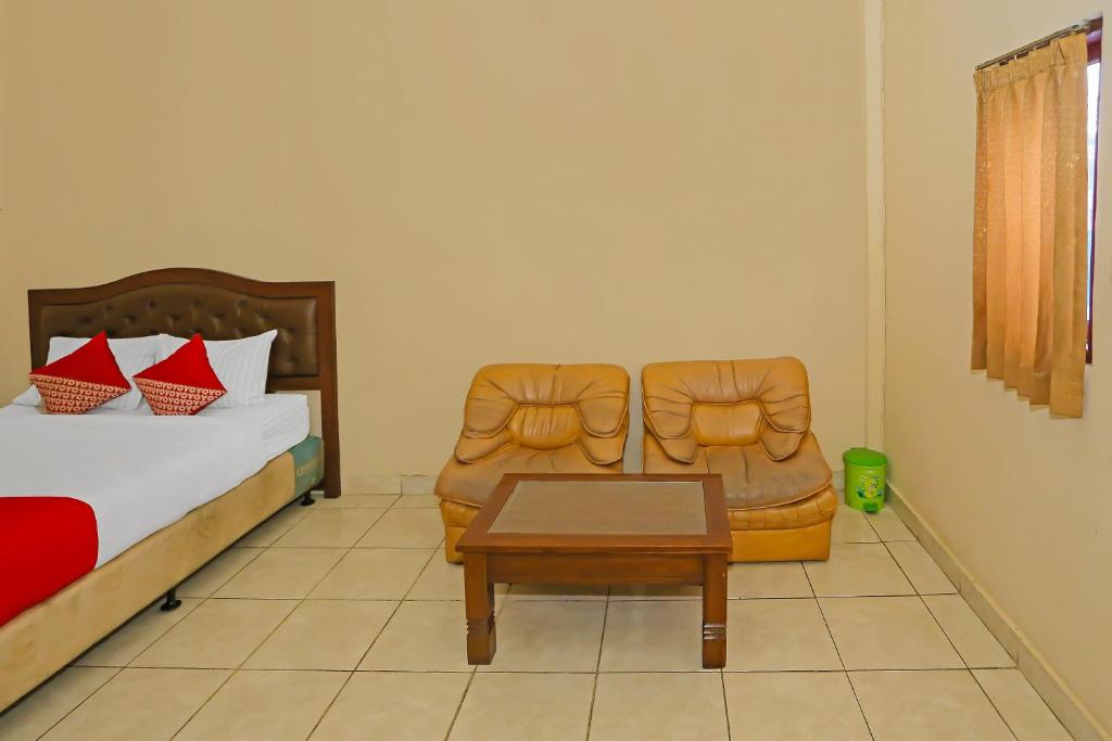 Postel nebo postele na pokoji v ubytování Super OYO 3978 Hotel Danau Indah