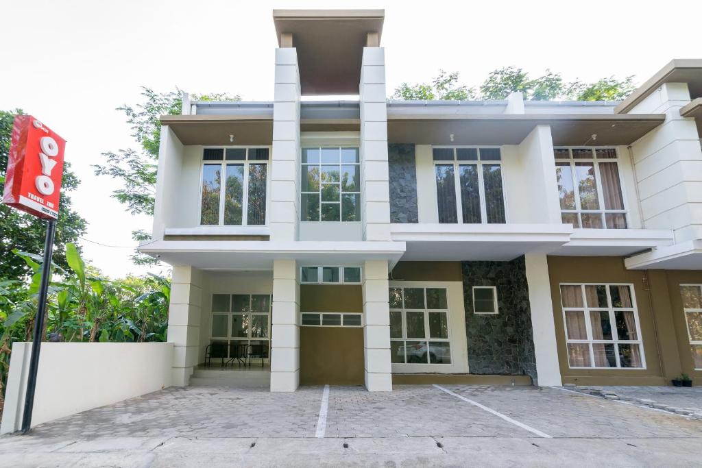 Tòa nhà nơi khách sạn tọa lạc