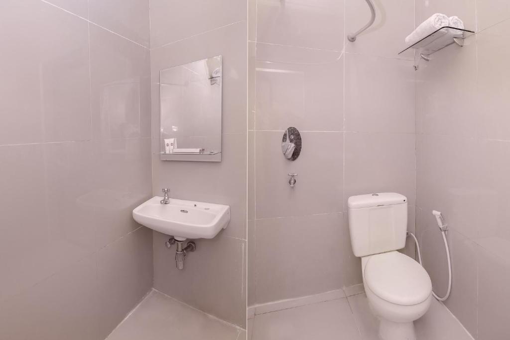Koupelna v ubytování Capital O 854 Ub Caisar Hotel