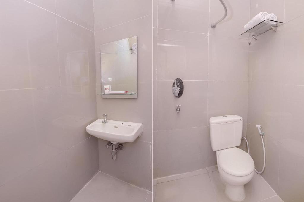 Koupelna v ubytování Capital O 854 Ub Caisar Hotel