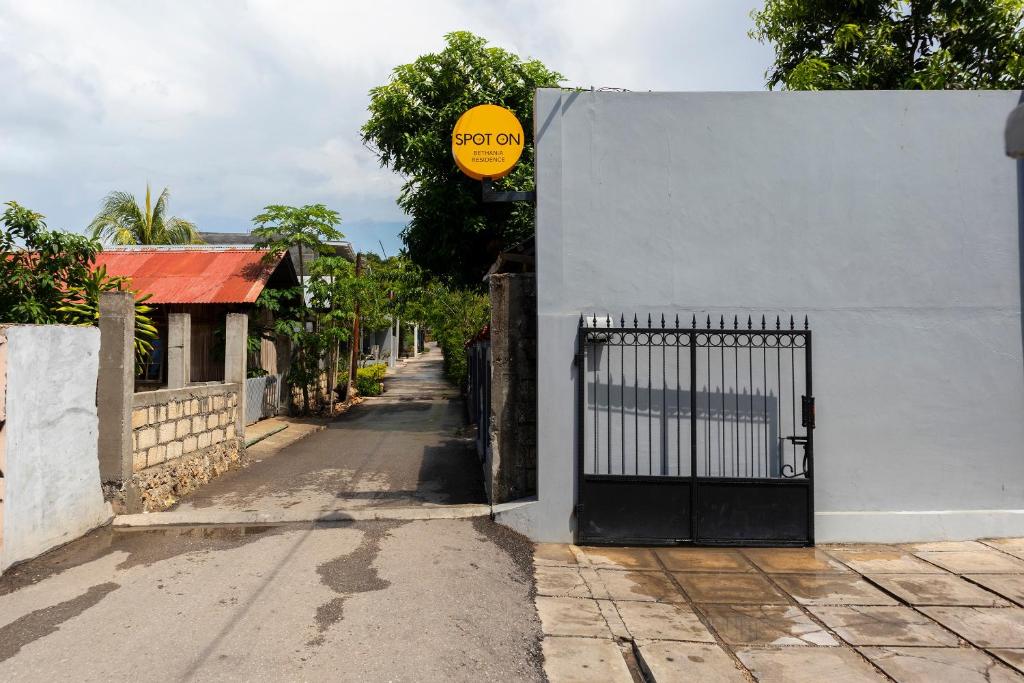 Gallery image of SPOT ON 2063 Bethania Residence in Kupang