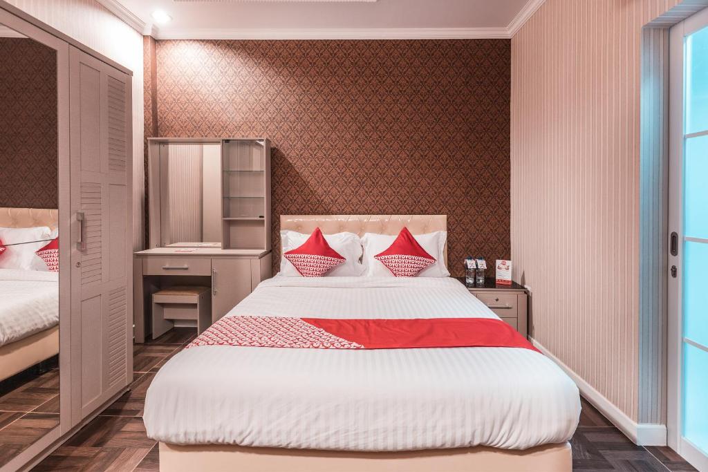 Postel nebo postele na pokoji v ubytování Super OYO Capital O 371 Kwitang Guest House