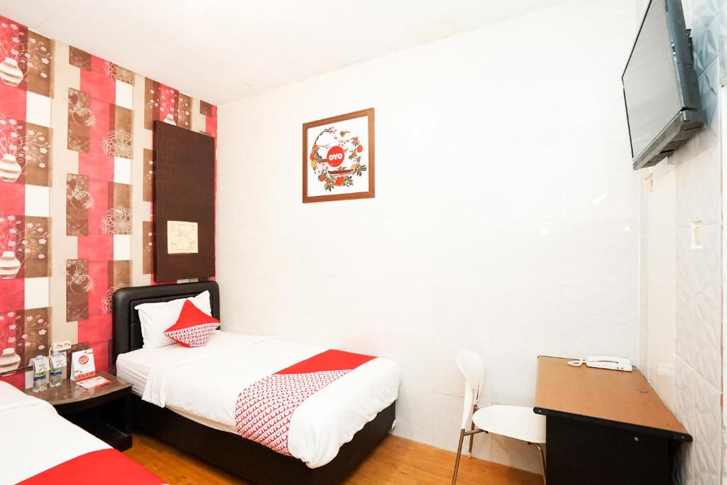 Postel nebo postele na pokoji v ubytování OYO 425 Mojokerto Guesthouse