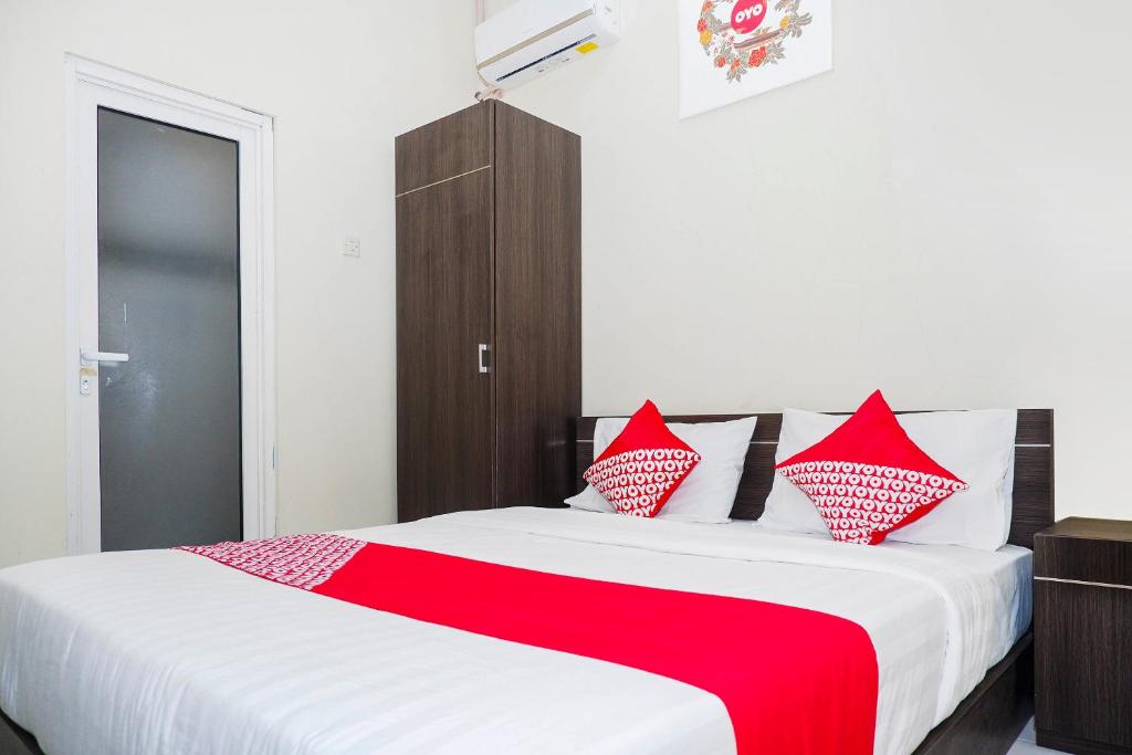 Postel nebo postele na pokoji v ubytování OYO 1217 Candi Residence