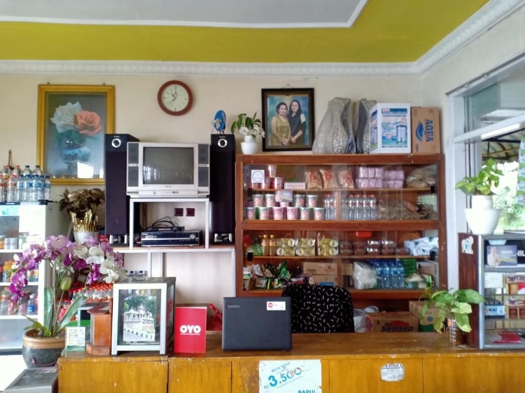 Fotografie z fotogalerie ubytování OYO Life 3020 Penginapan Citra Rasa v destinaci Sarangan