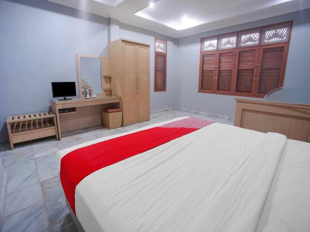 Postel nebo postele na pokoji v ubytování Collection O 89999 Hotel Bumi Kedaton Resort