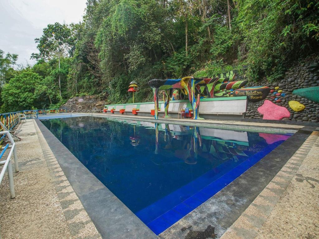 Bazén v ubytování Collection O 89999 Hotel Bumi Kedaton Resort nebo v jeho okolí