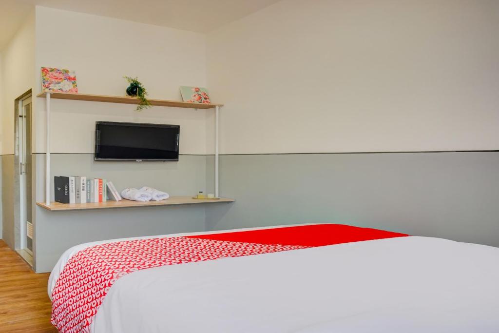 Postel nebo postele na pokoji v ubytování SUPER OYO 93064 Alhesa Residence