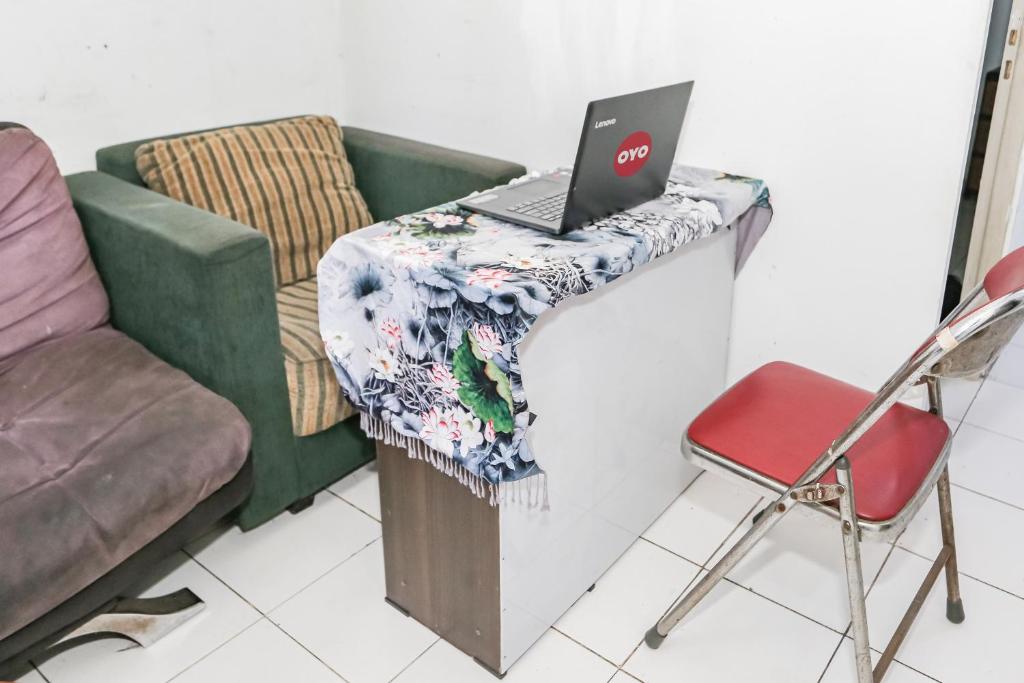 Posezení v ubytování SPOT ON 93515 Pulo Gebang Guest House