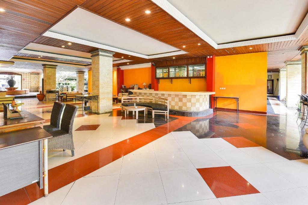 Posezení v ubytování Super OYO Townhouse Oak Maxi Hotel Legian