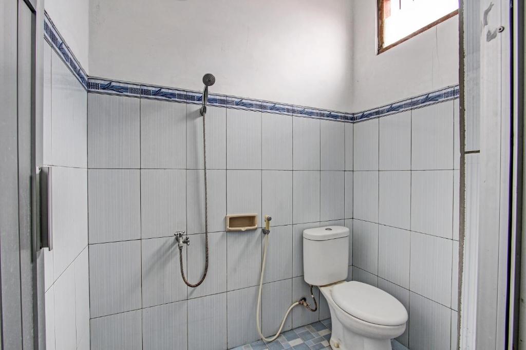 Koupelna v ubytování Super OYO 91748 Wisma Pkpri Purworejo