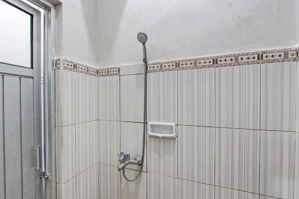Koupelna v ubytování Super OYO 91748 Wisma Pkpri Purworejo