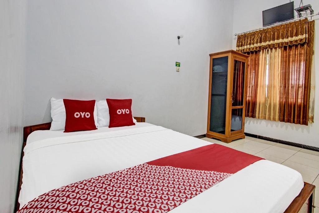 Postel nebo postele na pokoji v ubytování Super OYO 91748 Wisma Pkpri Purworejo