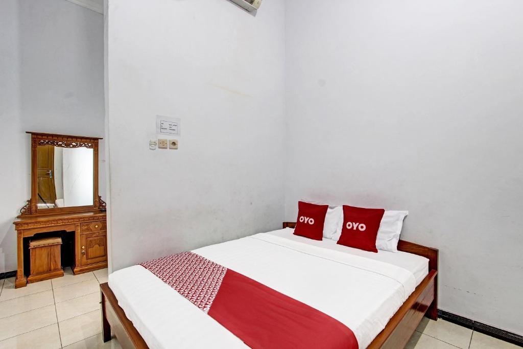 Postel nebo postele na pokoji v ubytování Super OYO 91748 Wisma Pkpri Purworejo