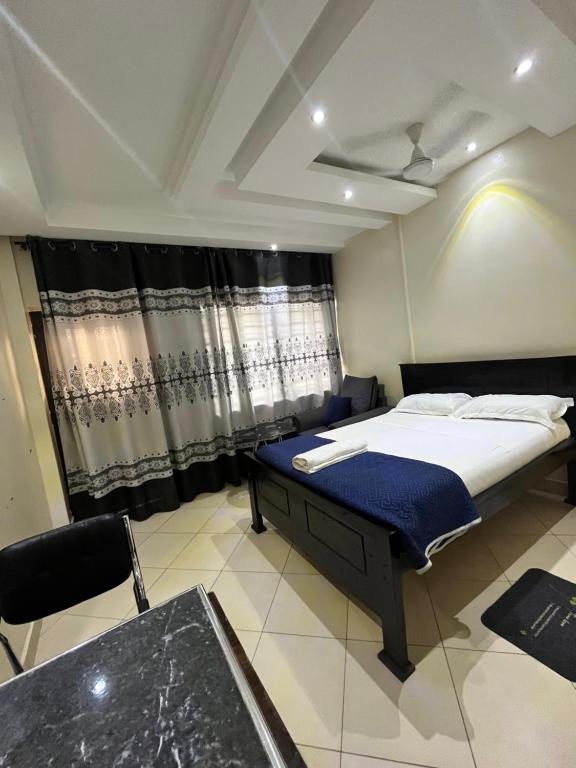 Postel nebo postele na pokoji v ubytování B&S Studio apartment, Voi Town