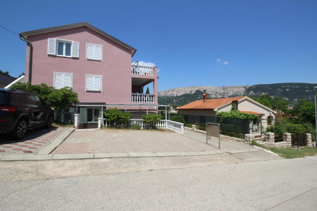 Apartments with parking space Baska, Krk - 24175