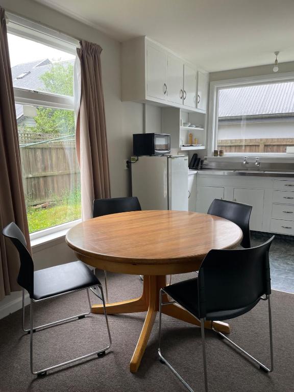 Attached Units on Madras! Unit A - Resim 8