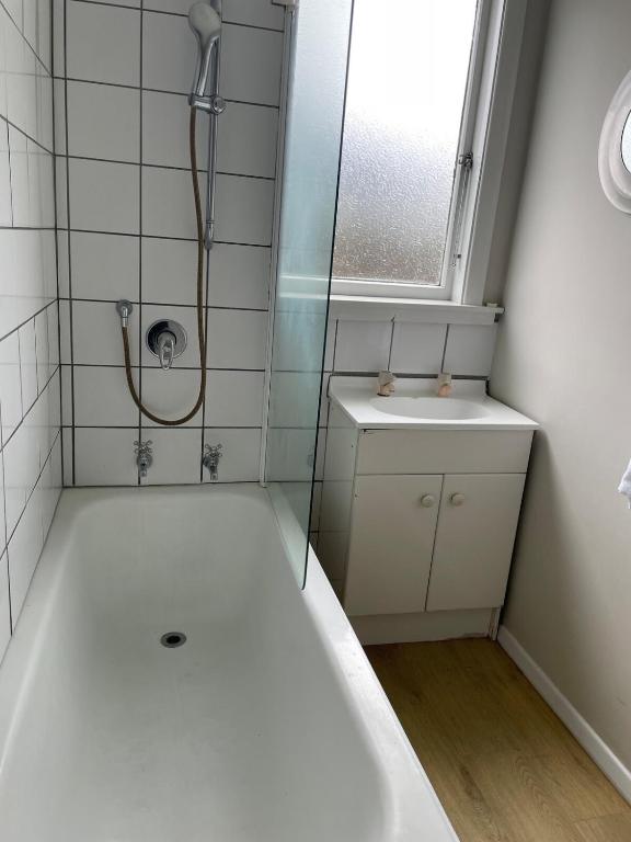 Attached Units on Madras! Unit A - Resim 16