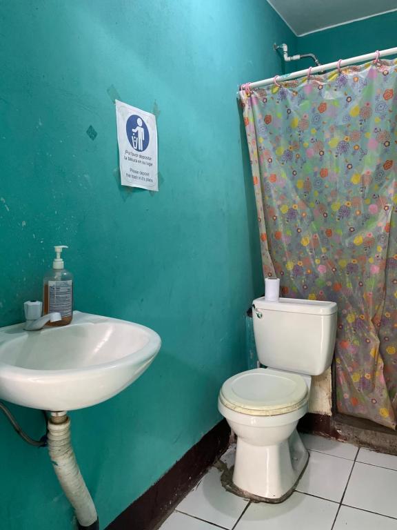 Vannituba majutusasutuses Hostal Isla Natal