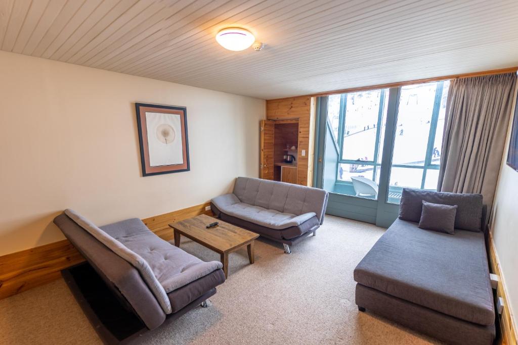 Гостиная зона в The Perisher Valley Hotel