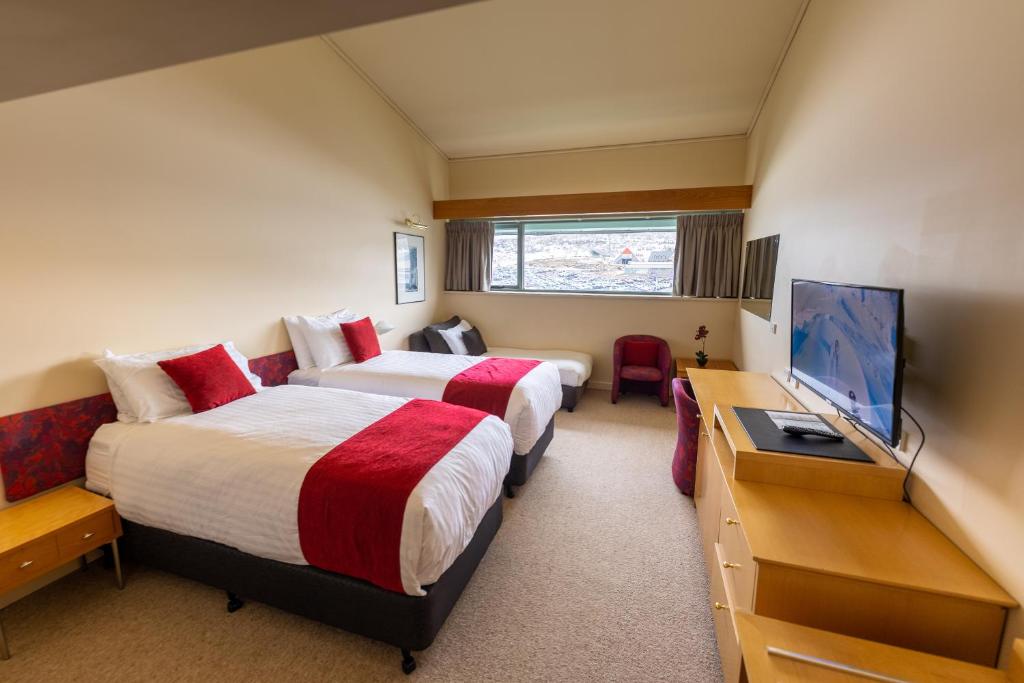 Телевизор и/или развлекательный центр в The Perisher Valley Hotel