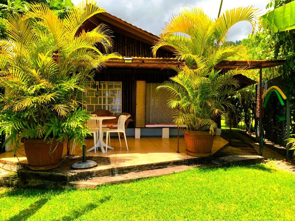 สวนหย่อมนอก TAHITI - VAIAVA Beach Cottage