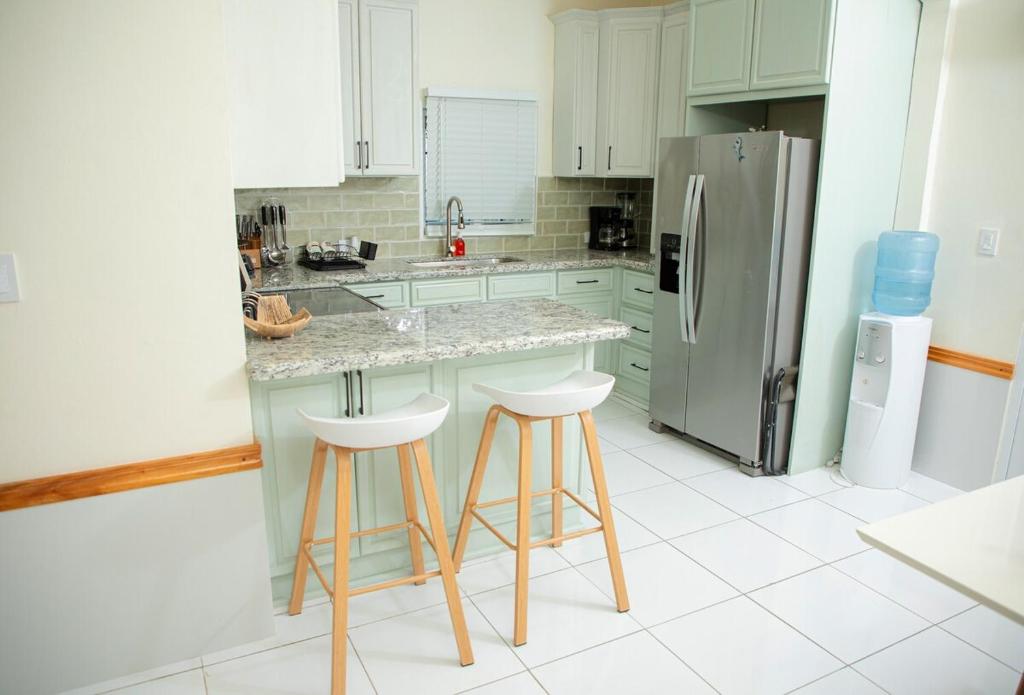 Kuchyň nebo kuchyňský kout v ubytování Rosalini's Villa