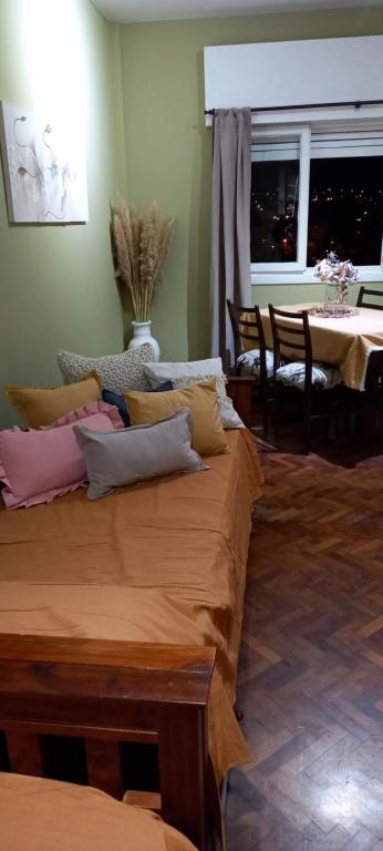 a bedroom with two beds and a dining room with a table at Departamento Monoambiente Centro Villa Carlos Paz in Villa Carlos Paz