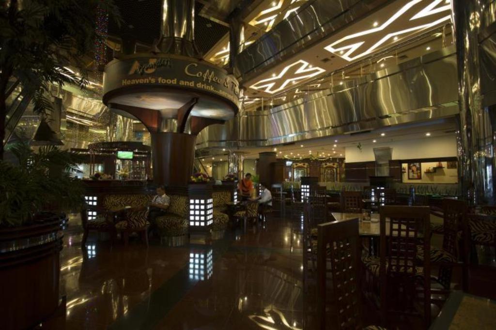 Pantyhosedagi suvli tukli onaning pornosi