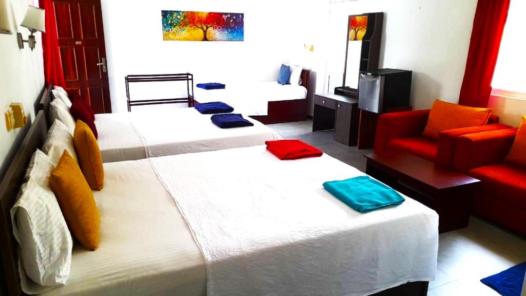 Postel nebo postele na pokoji v ubytování Sea Breeze Hotel