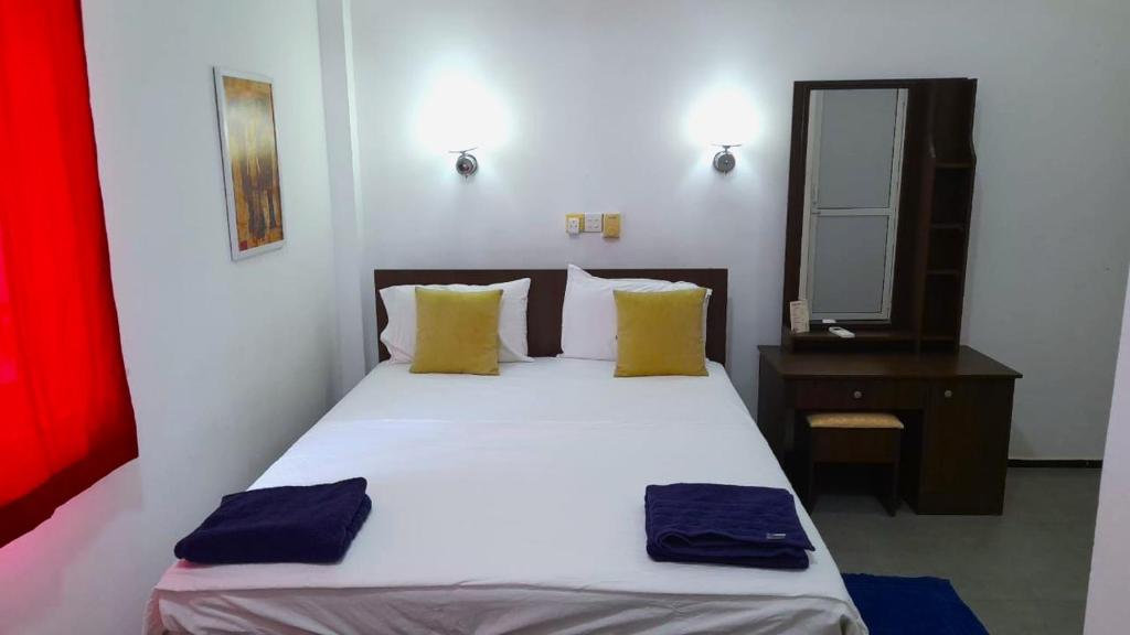 Postel nebo postele na pokoji v ubytování Sea Breeze Hotel