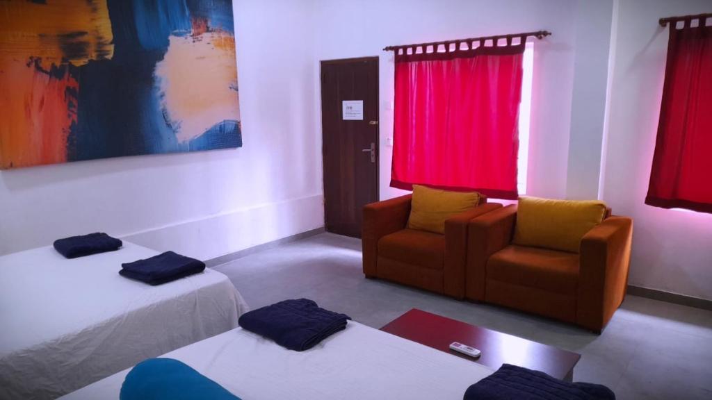 Postel nebo postele na pokoji v ubytování Sea Breeze Hotel