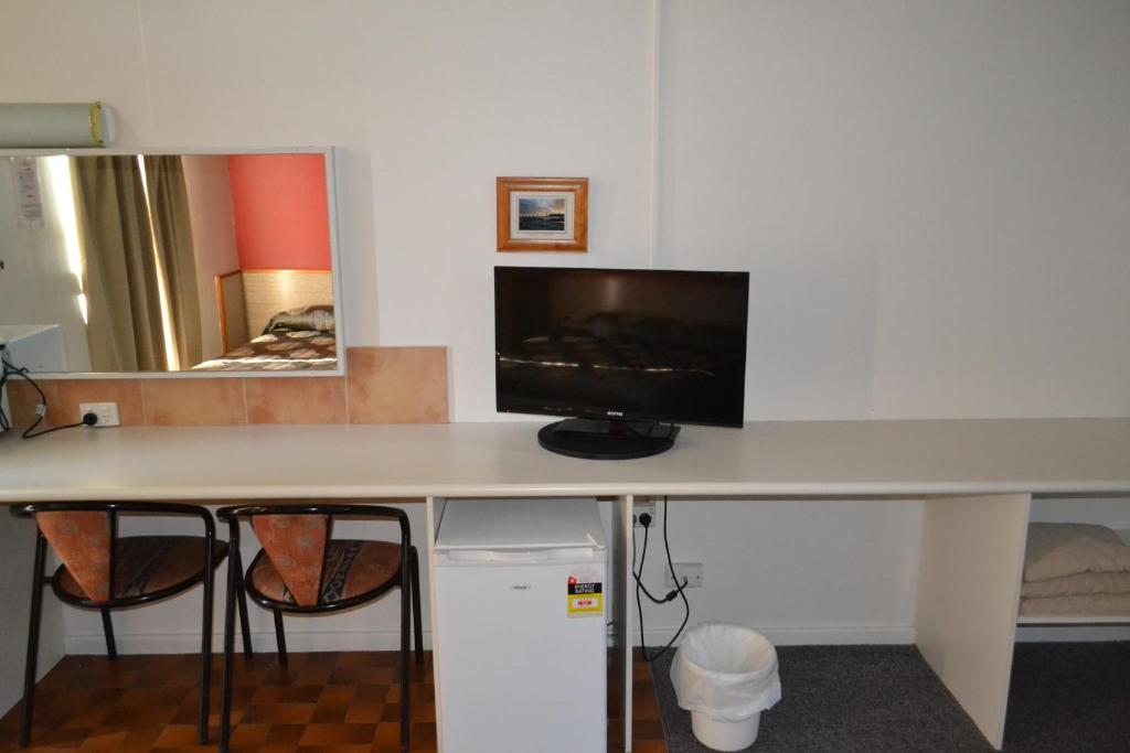 TV a/nebo společenská místnost v ubytování Panorama Motor Inn