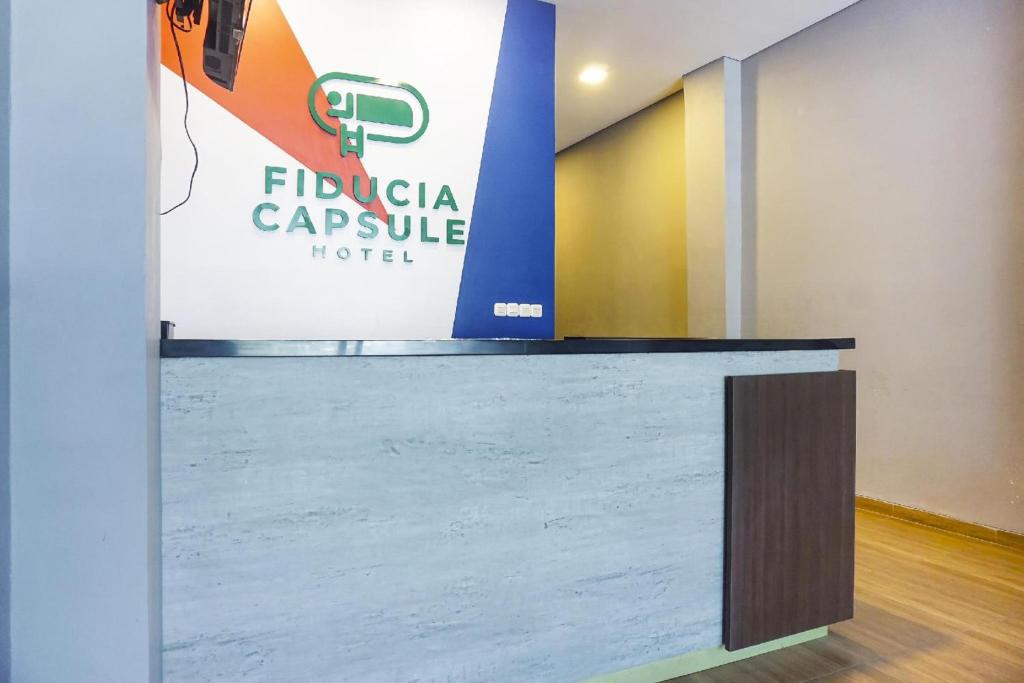 Un certificado, premio, letrero u otro documento en Super OYO 91328 Fiducia Capsule Hotel