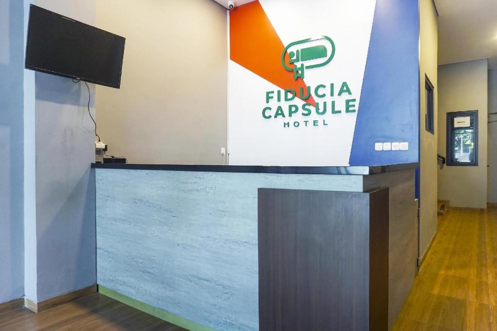 Un certificado, premio, letrero u otro documento en Super OYO 91328 Fiducia Capsule Hotel