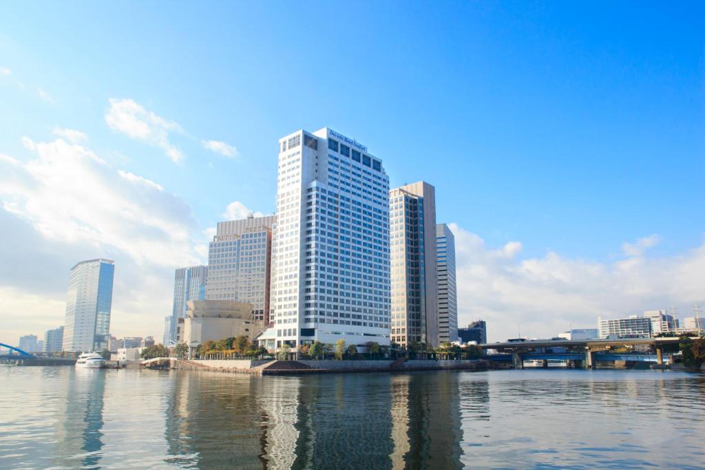 a city with tall buildings and a river at Dai-ichi Hotel Tokyo Seafort in Tokyo