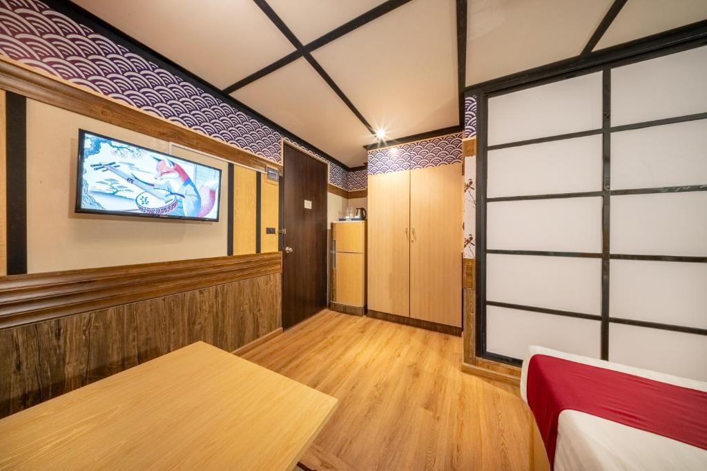 SHIN Hotel Victory Monument