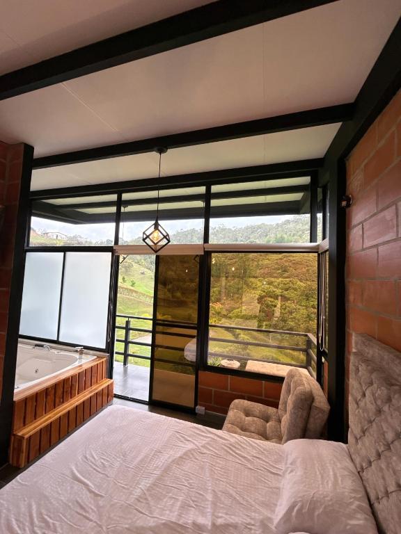 Postel nebo postele na pokoji v ubytování Suites del Lago