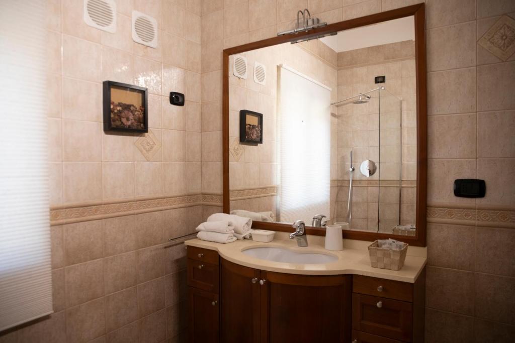 A bathroom at Dimora San Bartolomeo