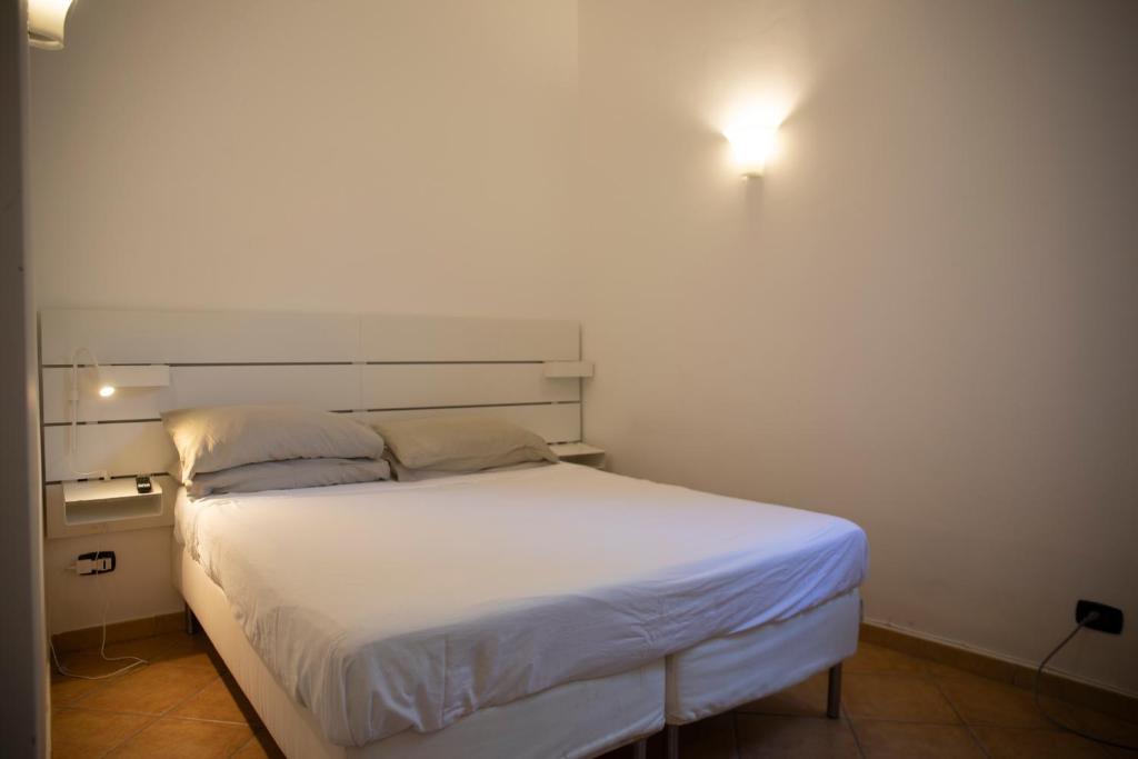 A bed or beds in a room at Dimora San Bartolomeo