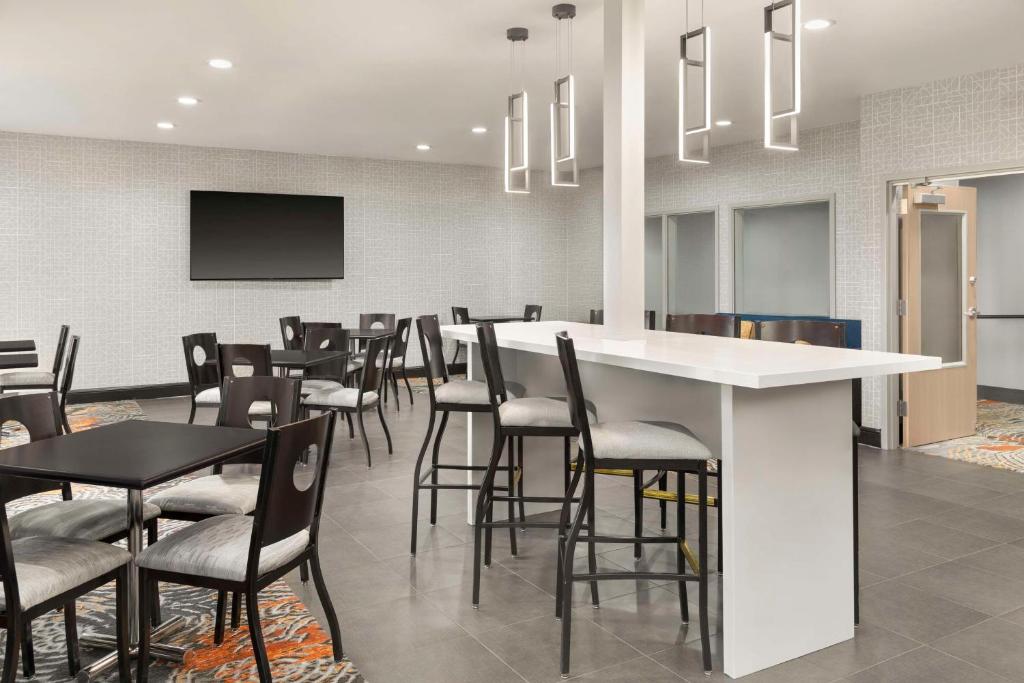 Hampton Inn Olathe photo