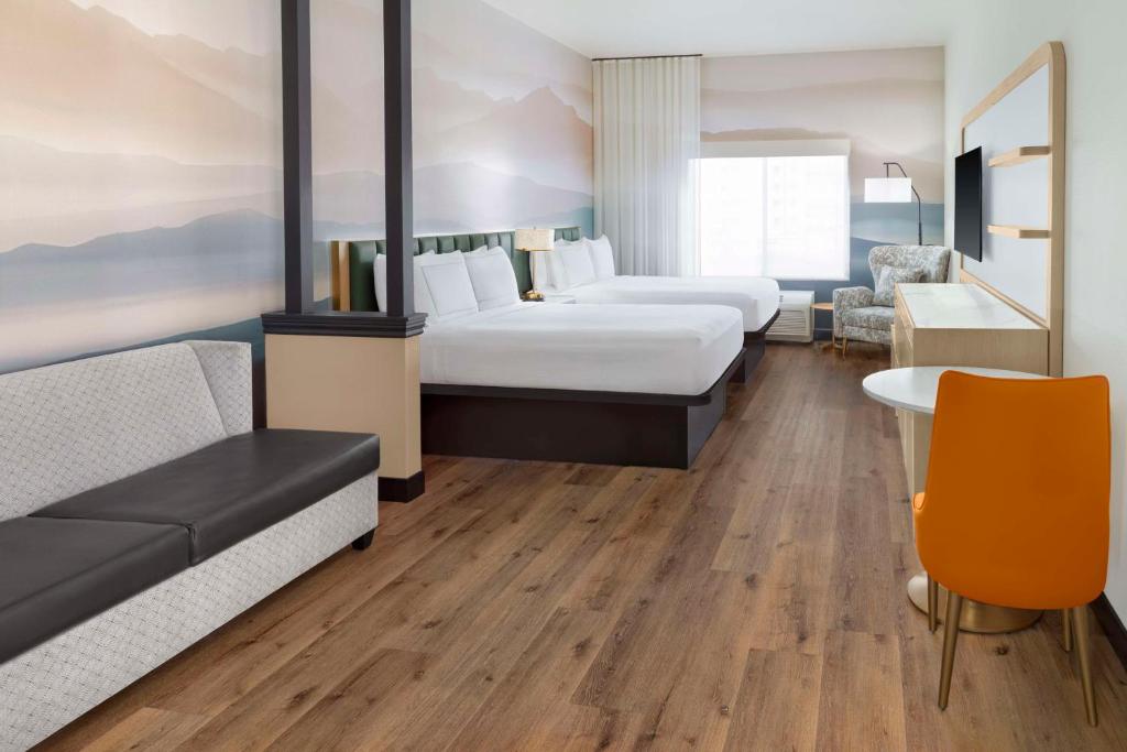 Postel nebo postele na pokoji v ubytování DoubleTree by Hilton Phoenix-Gilbert