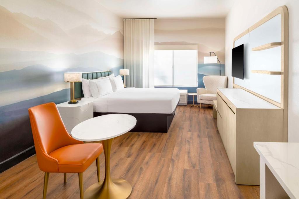 Postel nebo postele na pokoji v ubytování DoubleTree by Hilton Phoenix-Gilbert